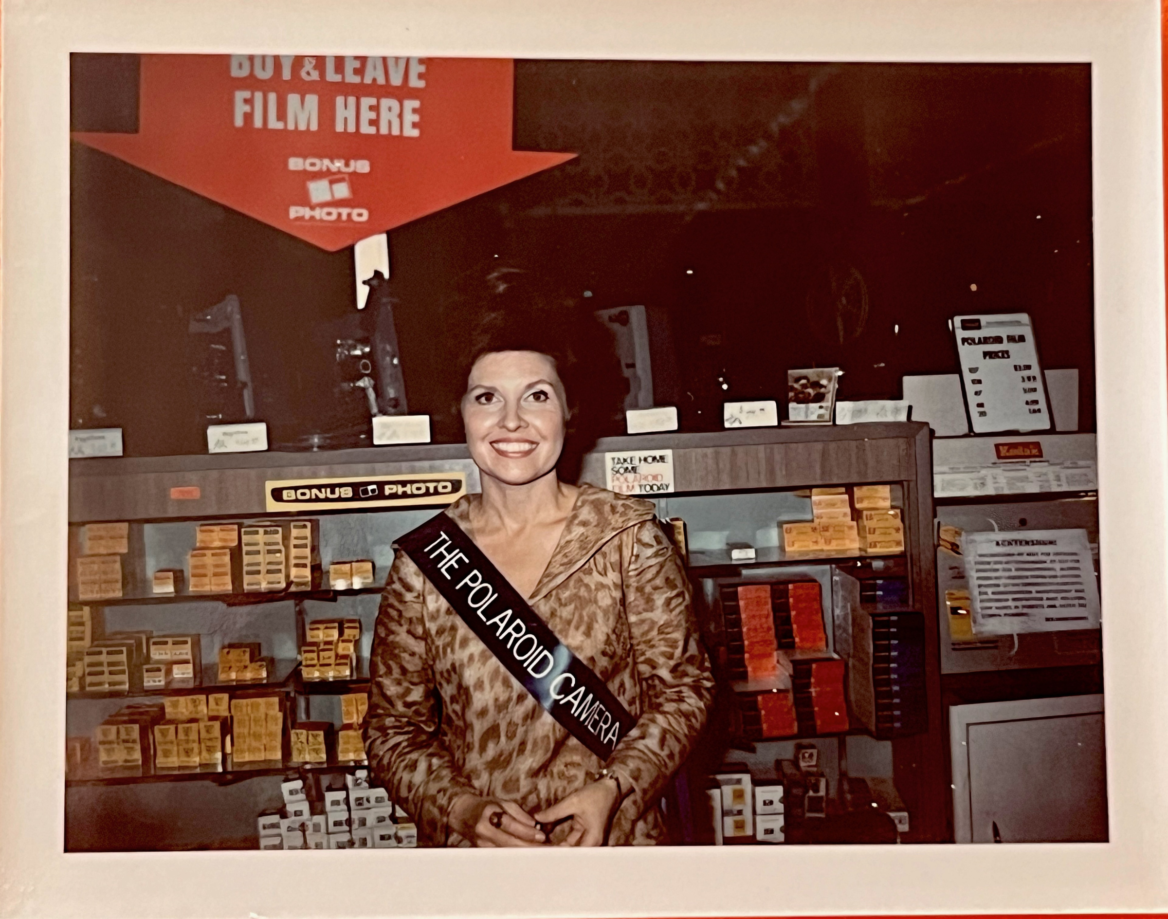 Dolores in a real-world shop